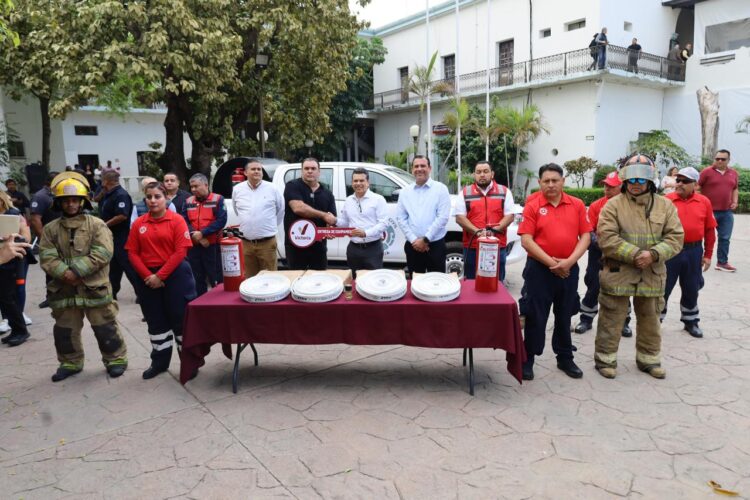 Refuerzan a PC de Victoria con unidad de combate de incendios.