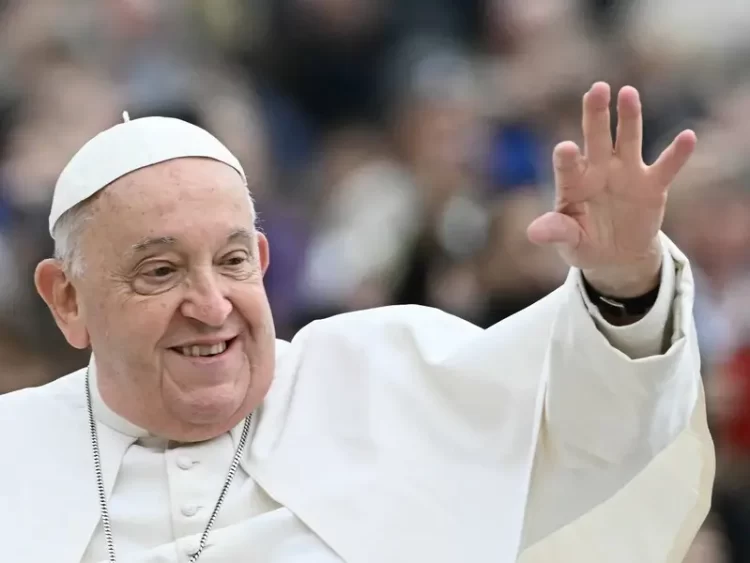 Papa Francisco sigue “mejorando” en su salud, está “de buen ánimo”: El Vaticano