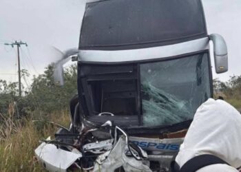 Dos muertos al estrellar su auto contra autobús en ruta Tampico-Soto la Marina