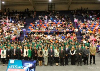 Entrega la Facultad de Comercio y Administración Victoria, 210 nuevos profesionistas