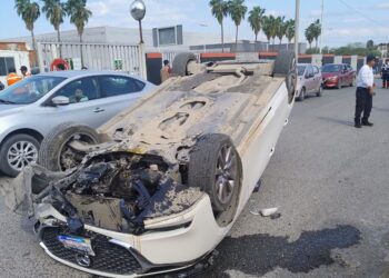 Dos mujeres heridas al volcar auto a la altura de “La Joroba” de Cd. Victoria