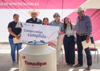 Lleva la Secretaría de Bienestar tinacos a residentes en Villa de Casas