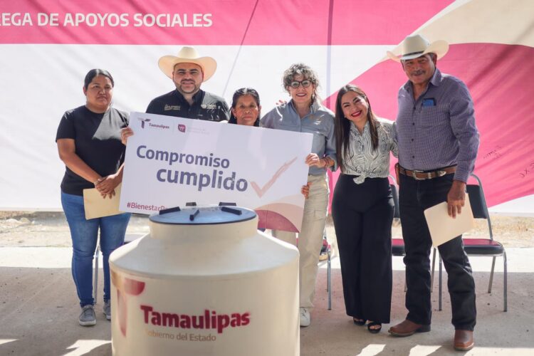 Lleva la Secretaría de Bienestar tinacos a residentes en Villa de Casas