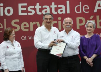 Entrega Américo Villarreal Premio de Antigüedad en Servicio Público 2024 en Tamaulipas