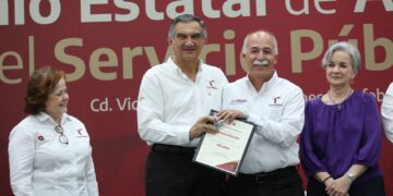 Entrega Américo Villarreal Premio de Antigüedad en Servicio Público 2024 en Tamaulipas