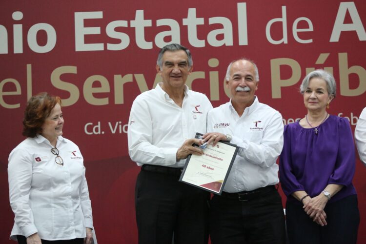 Entrega Américo Villarreal Premio de Antigüedad en Servicio Público 2024 en Tamaulipas