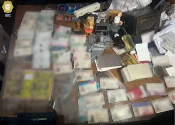 Caen falsificadores de la Plaza Santo Domingo en la CDMX