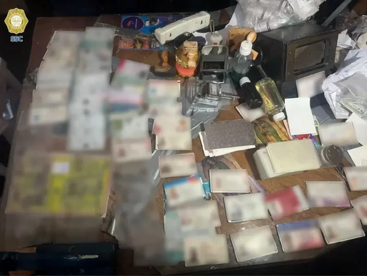 Caen falsificadores de la Plaza Santo Domingo en la CDMX