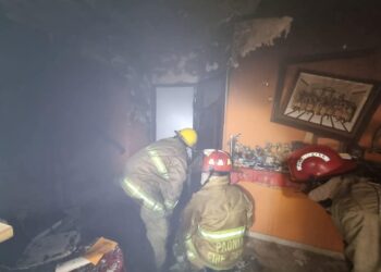 Bomberos sofocan incendio de vivienda en Col. Rincón de Tamatán