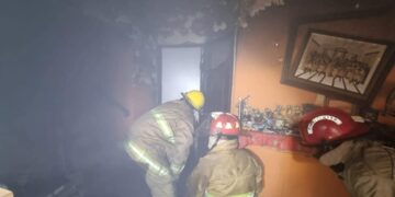 Bomberos sofocan incendio de vivienda en Col. Rincón de Tamatán
