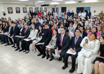 UAT y HRAEV realizan ceremonia de egreso de médicos residentes en Cd. Victoria