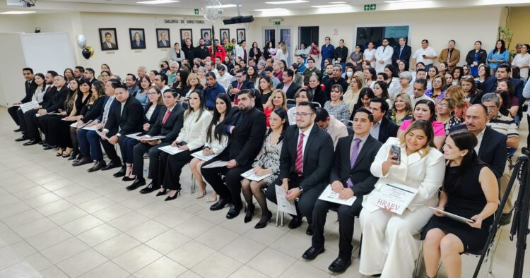 UAT y HRAEV realizan ceremonia de egreso de médicos residentes en Cd. Victoria