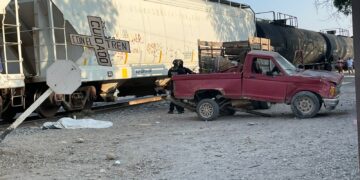 Muere campesino en Santa Engracia, Hidalgo al ser arrollada camioneta por tren carguero