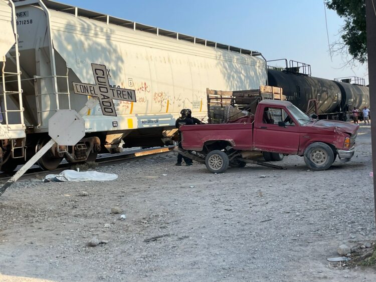 Muere campesino en Santa Engracia, Hidalgo al ser arrollada camioneta por tren carguero
