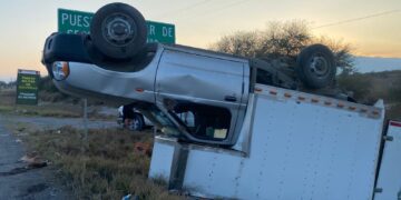 Se registra choque con volcadura en carretera Victoria-San Luis Potosí