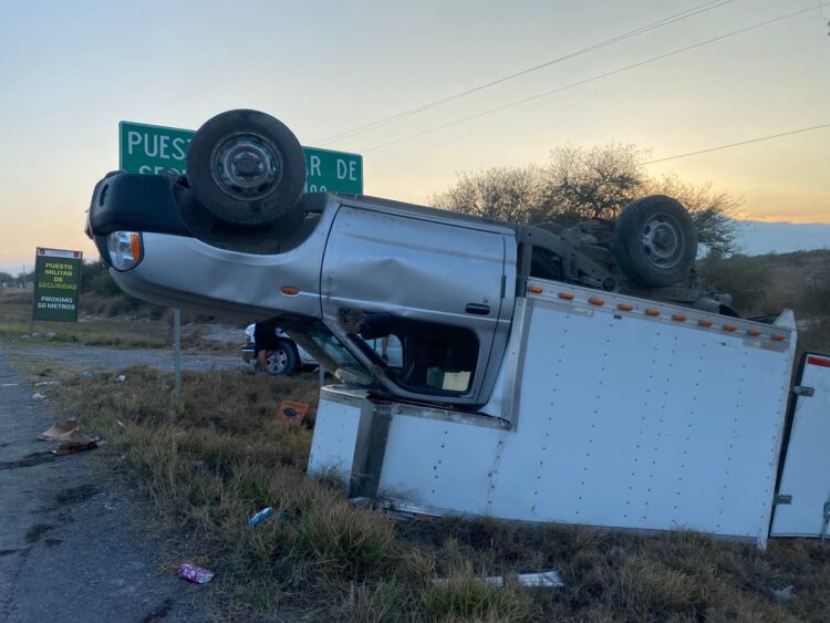 Se registra choque con volcadura en carretera Victoria-San Luis Potosí