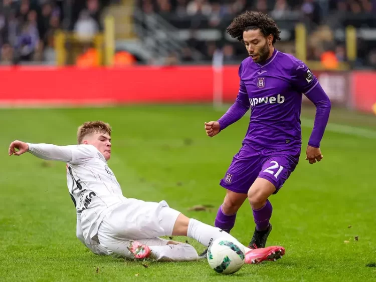 ‘Chino’ Huerta da gran asistencia en triunfo del Anderlecht