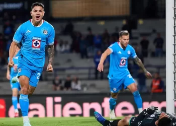Con gol de último minuto, Cruz Azul gana 2-1 a Pachuca
