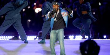 Sigue Kendrick Lamar con indirectas a Drake, ahora en show de medio tiempo del Super Bowl 2025
