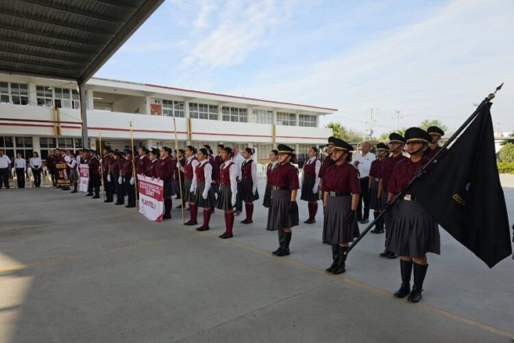 Escoltas y bandas de guerra del COBAT avanzan a la etapa estatal en Tula