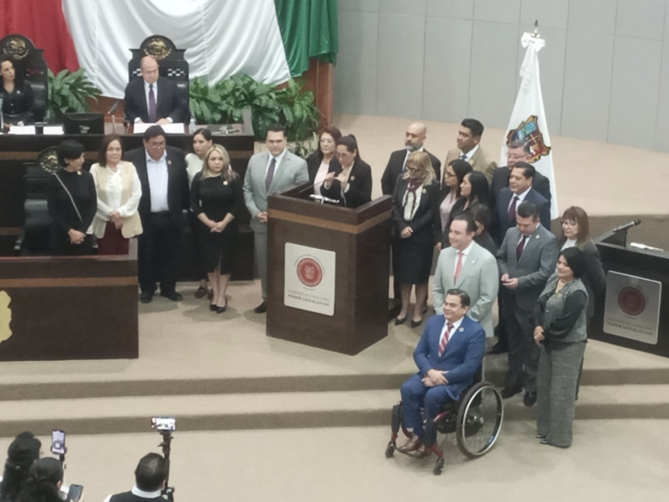 Legisladores piden a alcalde panista conducirse con decoro