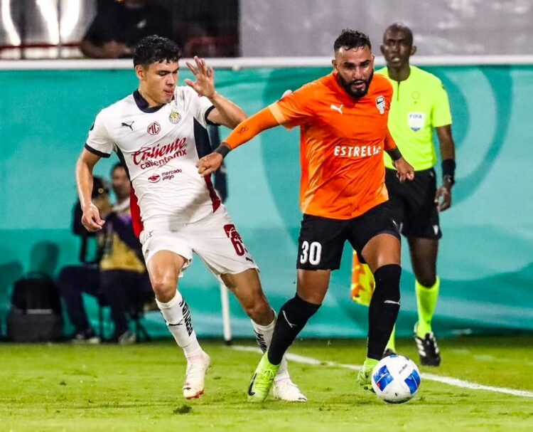 Chivas sufre pero rescata un empate agónico ante Cibao FC