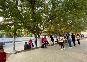 Cierran escuela por falta de maestro