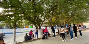 Cierran escuela por falta de maestro