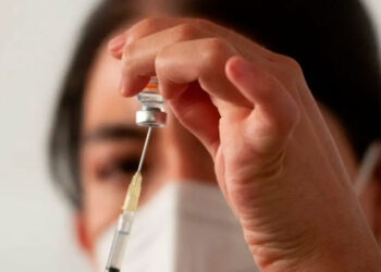 Brasil lanza su primera vacuna contra el dengue con producción nacional