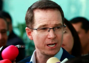 Anaya propone fijar el precio de la gasolina en 20 pesos por litro