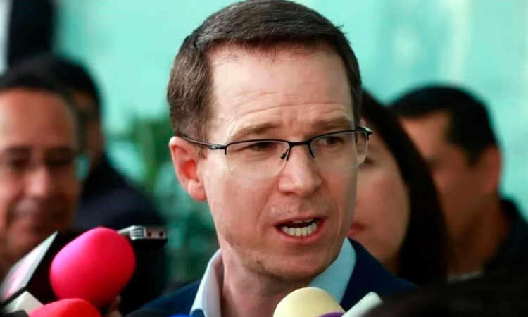 Anaya propone fijar el precio de la gasolina en 20 pesos por litro