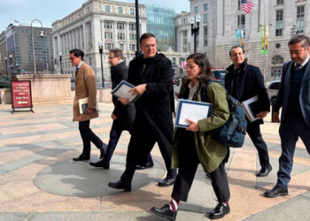 Ebrard se reúne con secretario de Comercio de EE.UU. en Washington