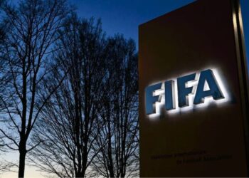 Entrenadores podrían pedir revisión en el VAR con tarjeta verde