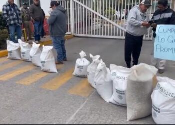 Protestan en Segalmex productores de frijol