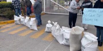 Protestan en Segalmex productores de frijol