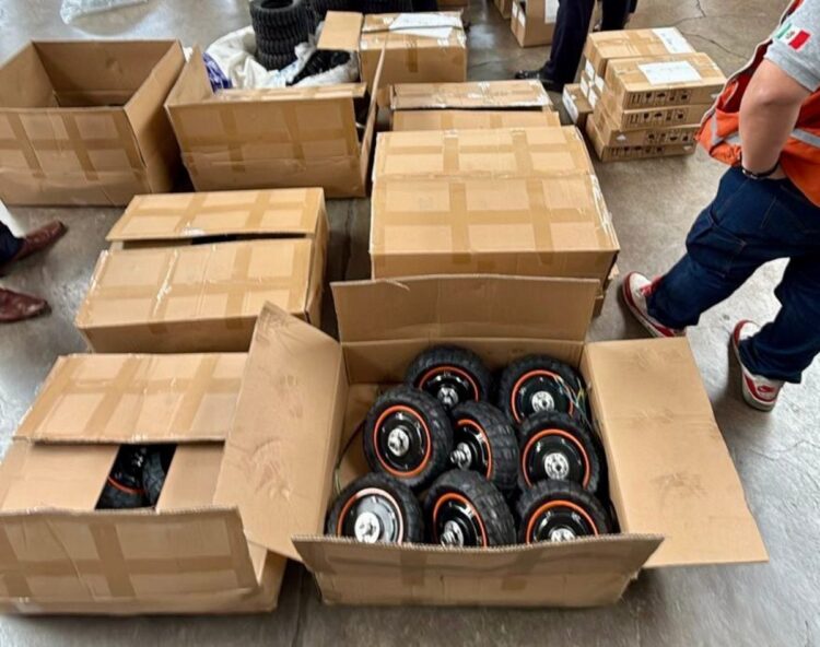 Decomiso histórico de mercancía china incluye scooters, ropa y juguetes valuados en más de 300 mdp