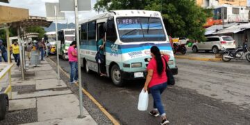 Multas de 45 mil pesos a concesionarios de microbuses que suban tarifas en forma arbitraria