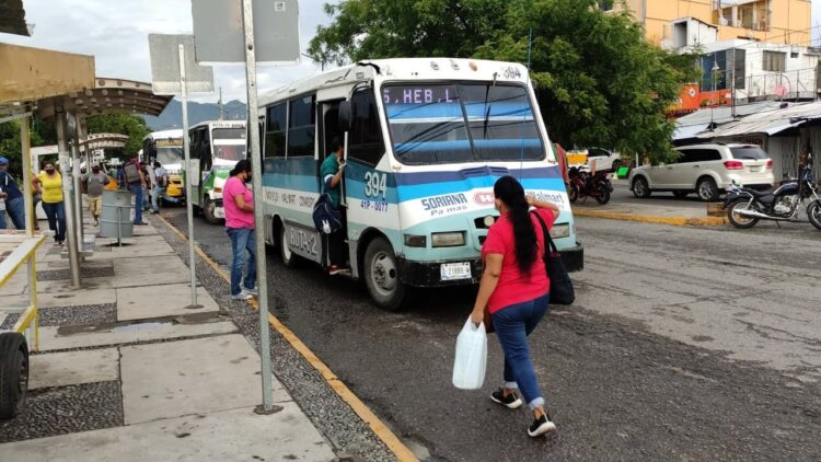 Multas de 45 mil pesos a concesionarios de microbuses que suban tarifas en forma arbitraria