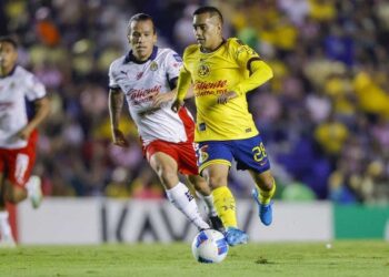 América golea 4-0 a Chivas y avanza a cuartos de la Concachampions