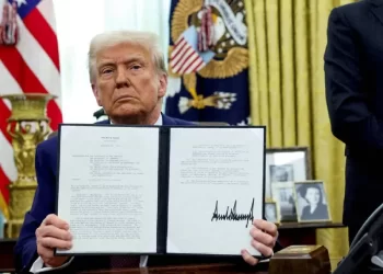 Trump presiona para eliminar ciudadanía por nacimiento en EU