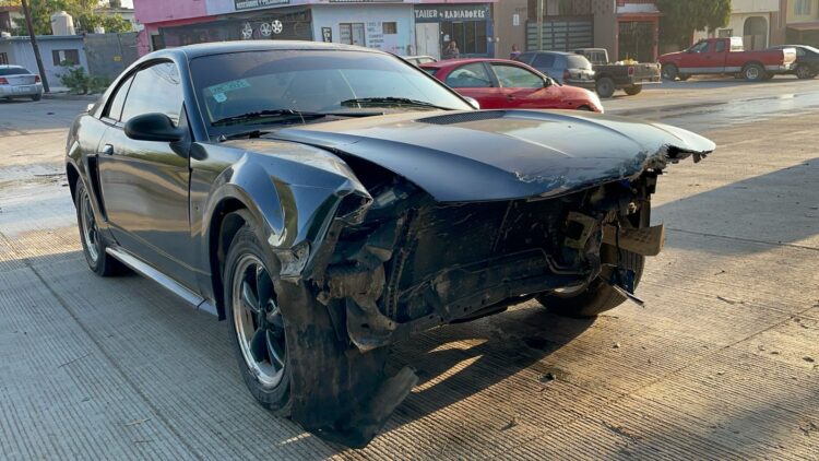 Estudiante provoca accidente con auto deportivo en las calles 30 y Ocampo