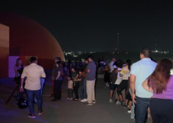 Viven familias la magia del eclipse lunar en el campamento del planetario de C. Victoria, Tamaulipas
