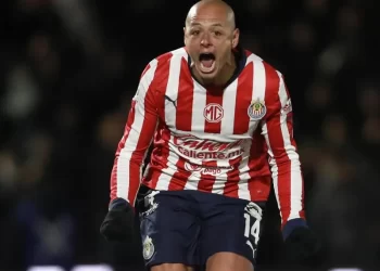 Chivas rescata empate 1-1 ante Juárez con asistencia de ‘Chicharito’