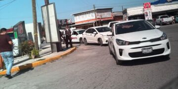 Chocan autos de reciente modelo en Av. Tenochtitlan de Cd. Victoria