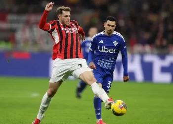 Santiago Gimenez y el Milan con nueva remontada 2-1 al Como