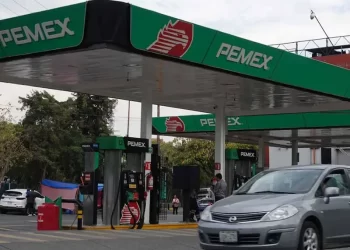 Acatan 14 estados precio de litro de gasolina por debajo de $24