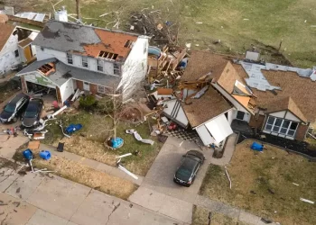 Aumentan a 40 los muertos por impacto de tornados en los Estados Unidos