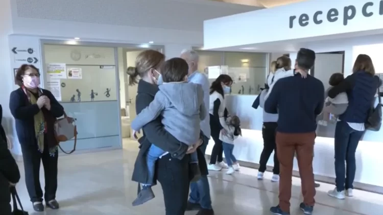 IMSS llama a vacunarse contra tos ferina; a estas personas se les aplica el biológico