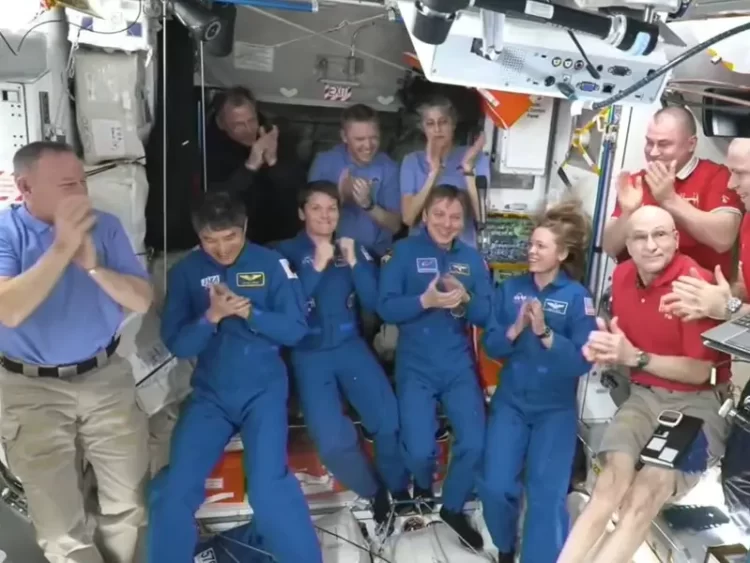 Astronautas de NASA vuelven a tierra tras 9 meses de estancia por fallida misión de regreso