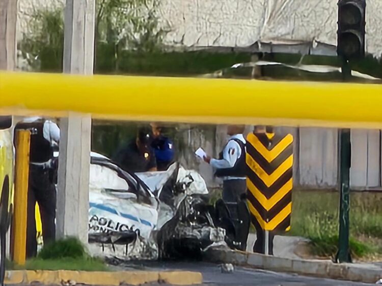 Asesinan a policía en Monterrey y le roban arna y patrulla